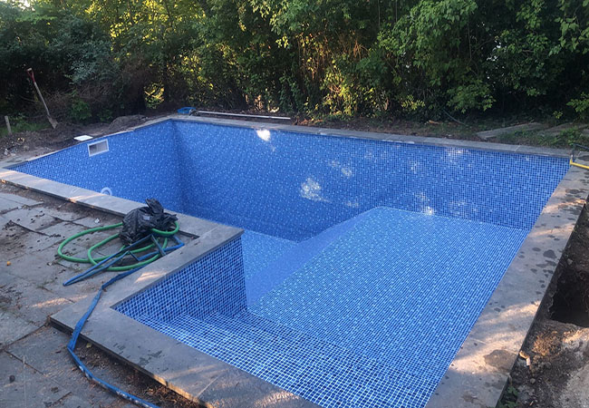 Renovera betong pool i Bromma
