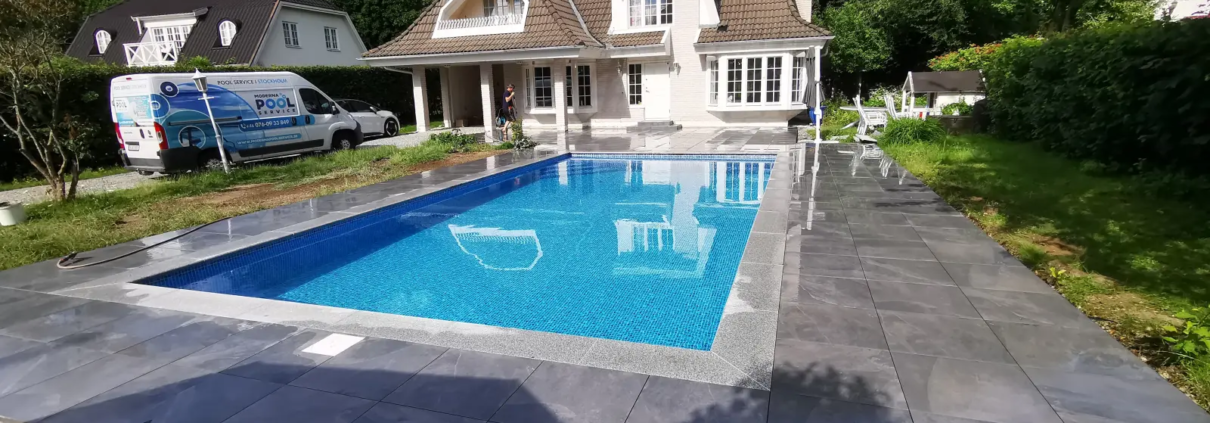 Poolstorlek anpassad till tomt och familjens behov
