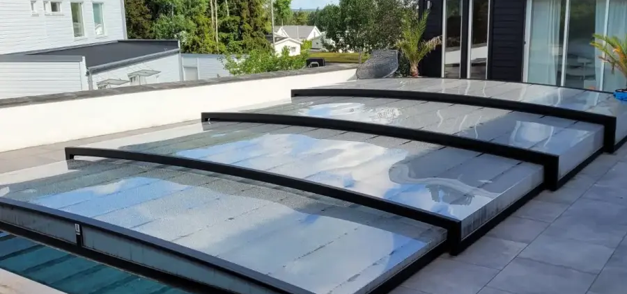 Pooltak som skyddar poolen och förlänger badsäsongen